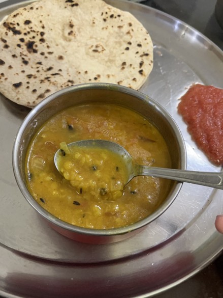 ダルの中に入っているキマメ