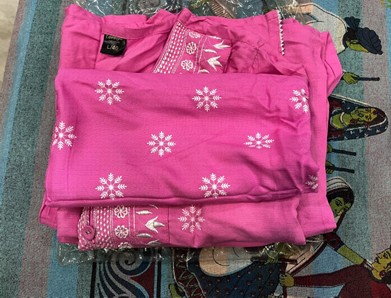 ピンクのパンジャビスーツ